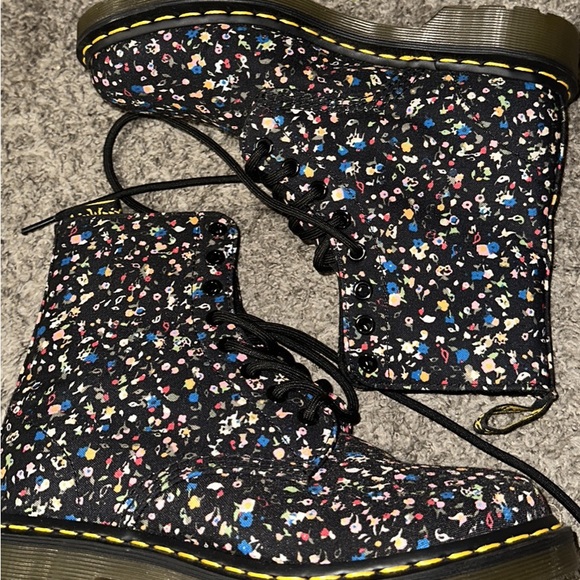 BRAND NEW Dr martins - Picture 1 of 3